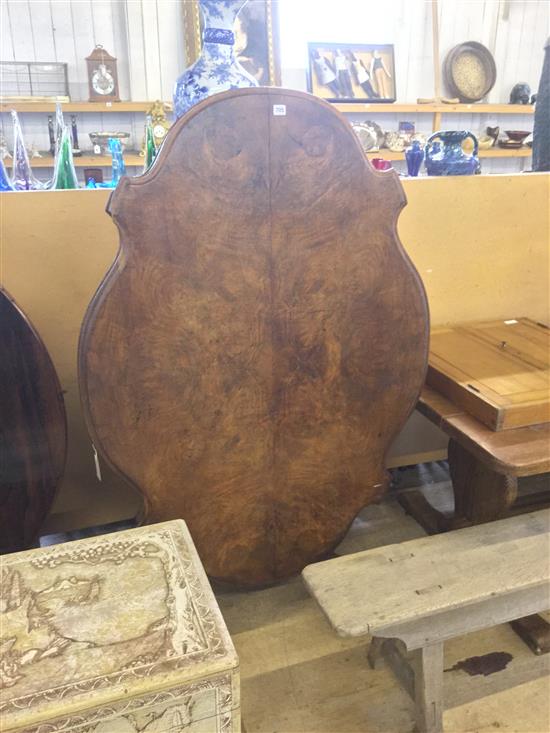 Victorian walnut shaped loo table